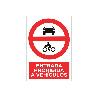 SEÑAL POLIESTIRENO 210X148MM PROHIBIDO ENTRADA A VEHÍCULOS. EL DISEÑO DE LA SEÑAL PUEDE VARIAR, PERO EN NINGÚN CASO